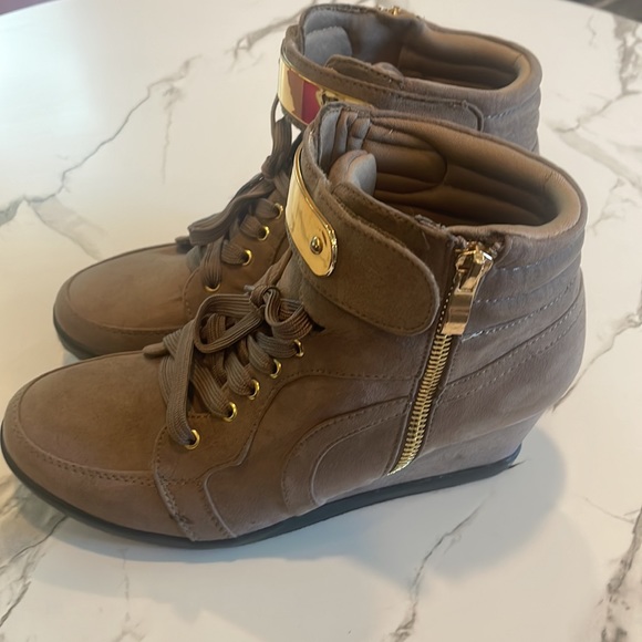 Women’s Taupe,Gold, Lace up Wedge Sneakers,Ankle Boots,Faux Suede,Size 8 - Picture 9 of 9